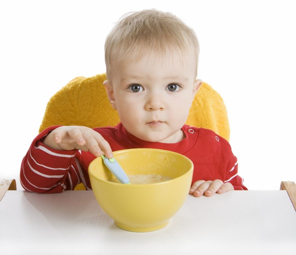 Чем кормить малыша в 8 месяцев